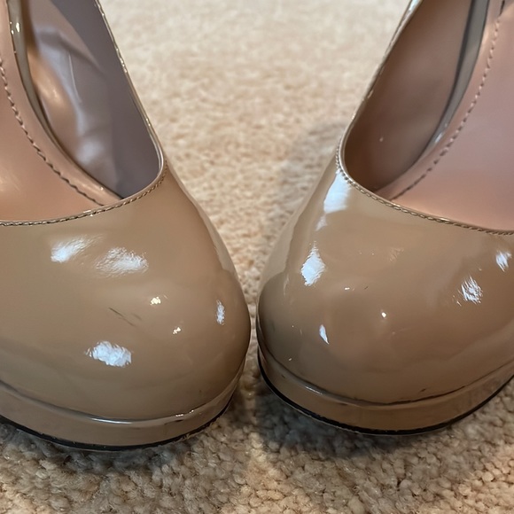 Vince Camuto shiny high heel pumps - Picture 10 of 13